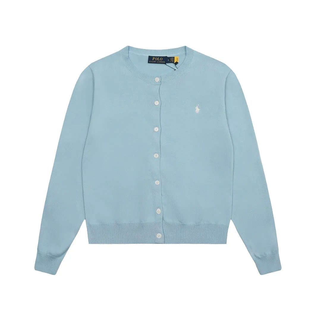 P190 Top quality" Style number: DS010# [Ralph Lauren solid color round neck basic pony embroidered logo knitted cardigan long sleeves] ✅Ralph Lauren Ralph Lauren classic basic versatile jersey cardigan long-sleeved small jacket ✅Main supplier of platform live broadcast wholesale entity ✅ZP quality 1:1 version can scan the code to enter the GF website Counter quality ✅Detailed quality is the only one in Guangzhou Imported quality cotton yarn focuses on high-end and cost-effective Needless to say good quality. ✅The version is restored to the original. Loose, comfortable and stress-free. Simple is high-end. Classic is timeless. ✅The upper body is simple and easy to match. A must-have for goddess ootd. Good-looking clothes are never picky. A must-have in the goddess’ wardrobe. Size: S-XL. Color: off-white, light blue, pink, khaki, military green, gray, navy blue, black, Chinese red, mint green.
